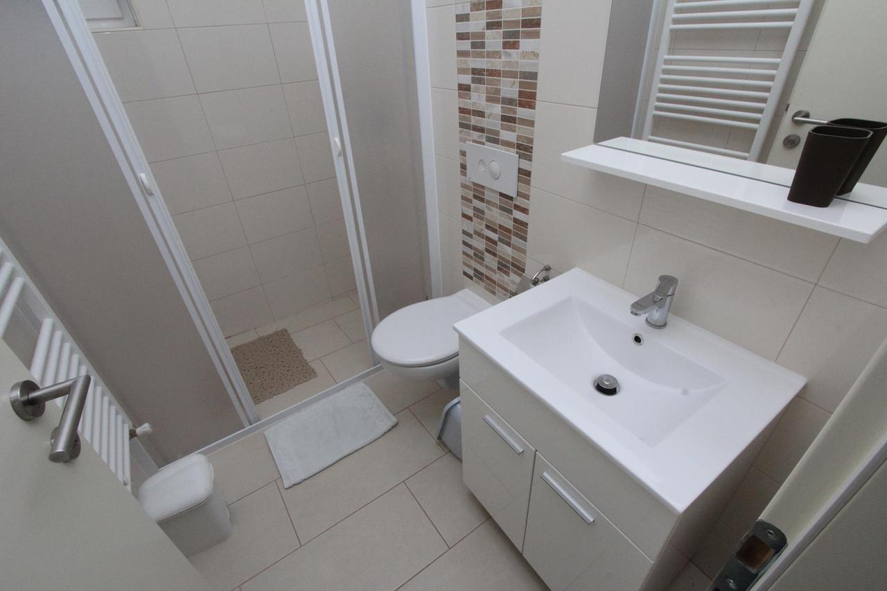 Rooms And Apartments Bella Vista Rovinj Exterior photo