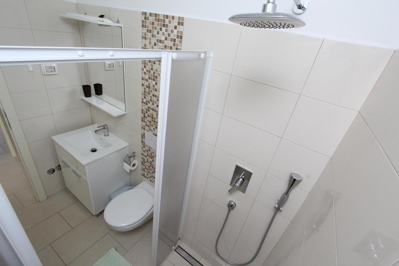 Rooms And Apartments Bella Vista Rovinj Exterior photo