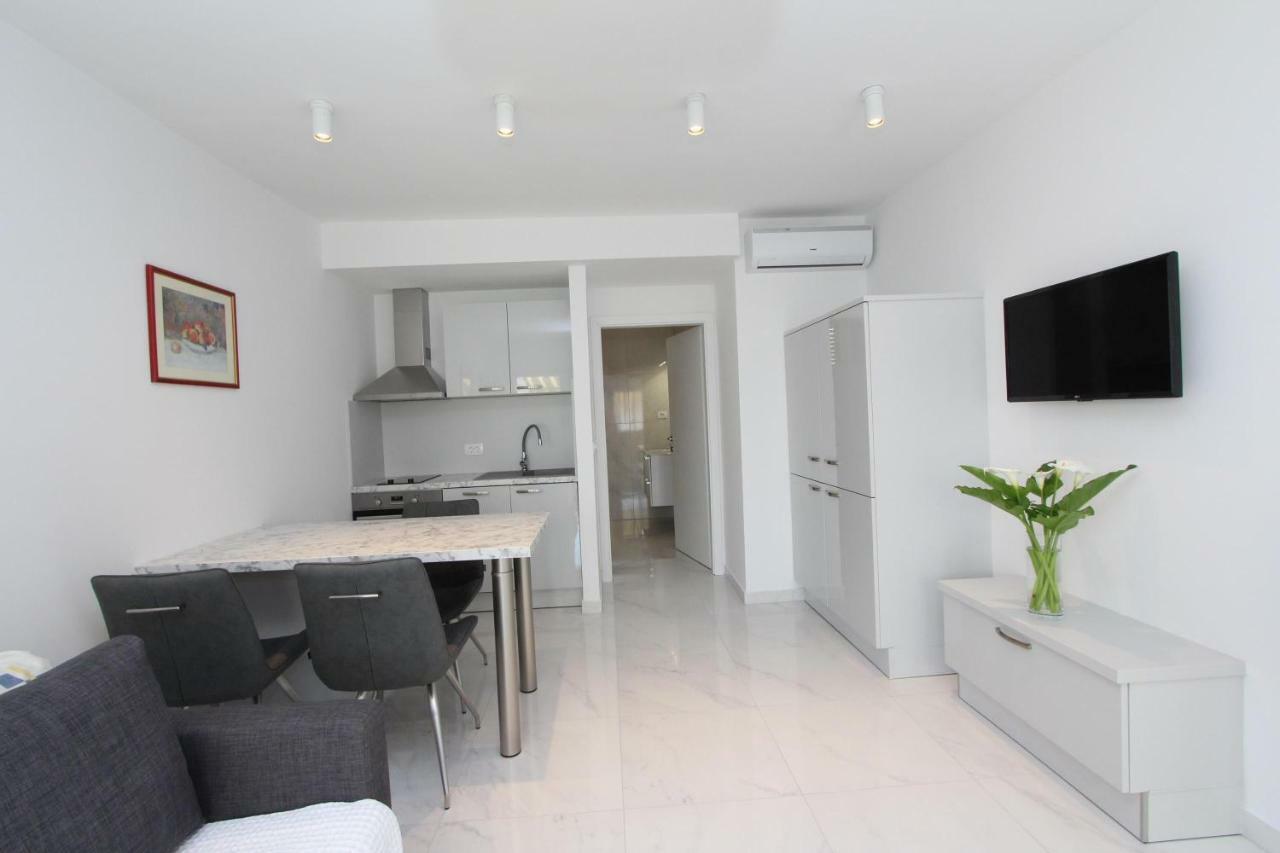 Rooms And Apartments Bella Vista Rovinj Exterior photo
