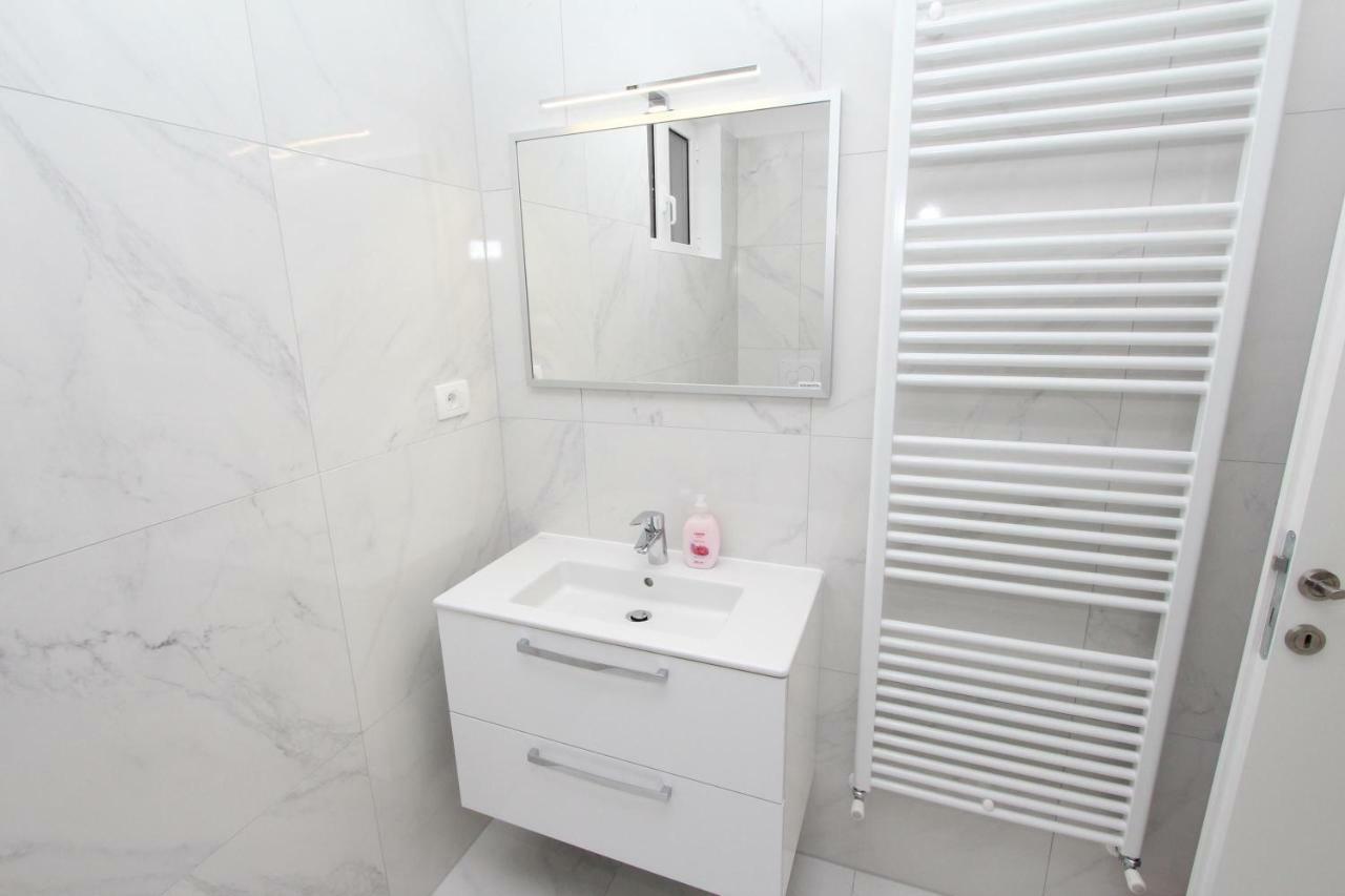 Rooms And Apartments Bella Vista Rovinj Exterior photo