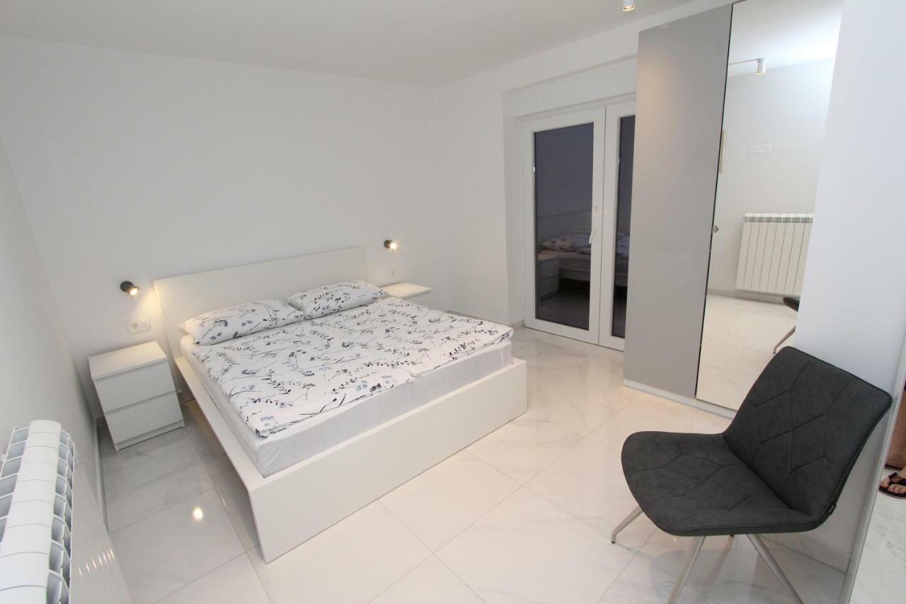 Rooms And Apartments Bella Vista Rovinj Exterior photo